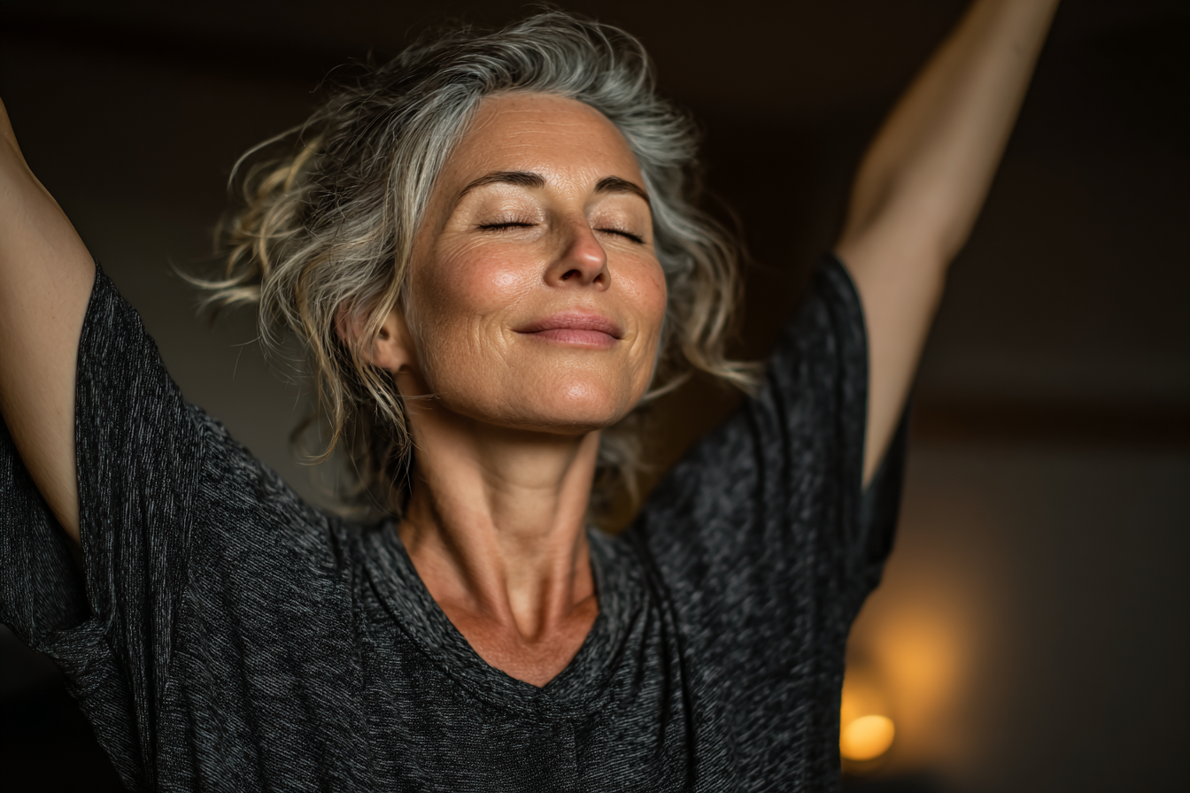 Kattalar uchun yoga darsi tabiiy muhitda